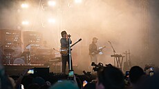 Ve stanu Woodsies na Glastonbury (29. �ervna 2025) zahrála nap�íklad kapela...