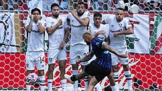Hrái Fluminense se zpevují ve zdi.
