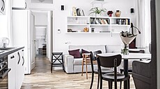 Na trhu se architektovi nepodailo nalézt vhodný funkní stl, který by se mu...