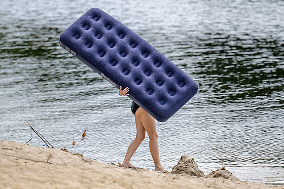 VÄtšina koupališť v Králov©hradeck©m kraji má vodu vhodnou ke koupán­