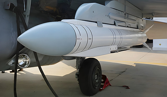 Nová ruská hybridní letecká puma Grom-1