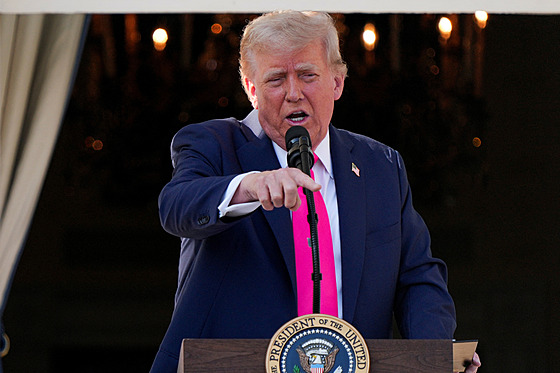 Americký prezident Donald Trump pi projevu z balkonu Bílého domu (4. ervence...
