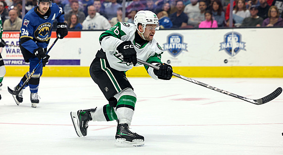 Útoník Matj Blümel pálí v dresu Texas Stars.