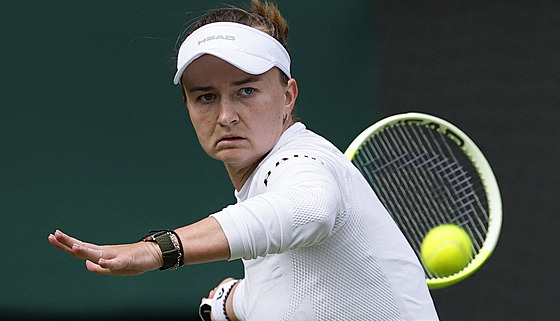 Barbora Krejíková odehrává mí ve tetím kole Wimbledonu.
