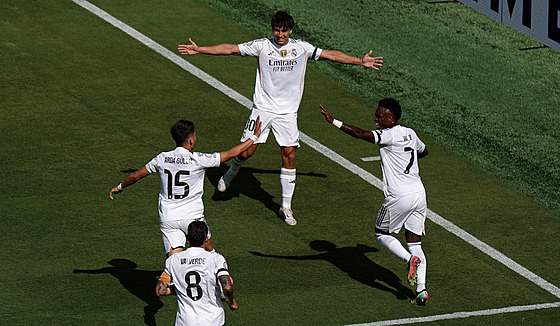 Gonzalo García z Realu Madrid slaví se spoluhrái gól ve tvrtfinále MS klub...