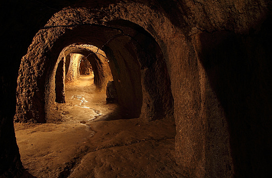 Po vyistní dnes známé podzemní soustavy v letech 1999 a 2002 se zjistilo, e...