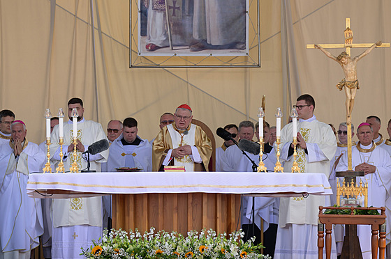 Kardinál Dominik Duka, emeritní praský arcibiskup, celebroval...