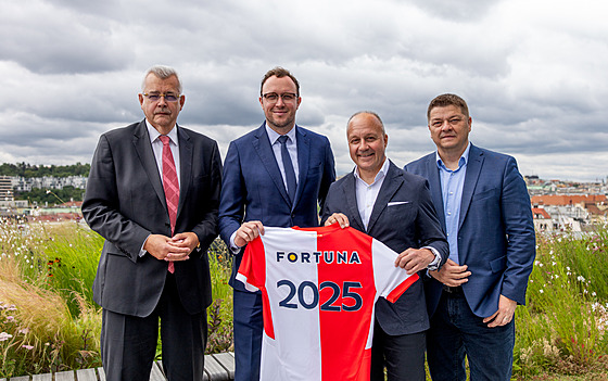 Slavia podepsala novou partnerskou smlouvu se sázkovou kanceláí Fortuna.