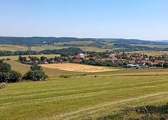 Karltejnská vyhlídka, najdete ji na úboí kopce Mramor nad Litní.