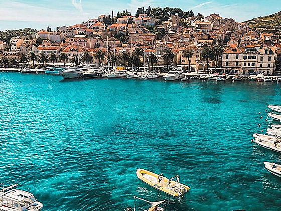 Split. Do msta bez trika pod pokutou.