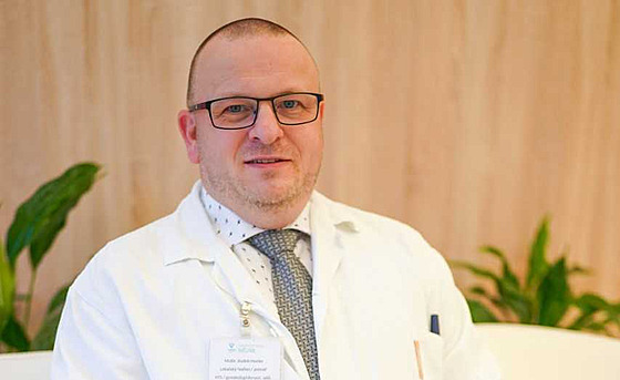 Primá� gynekologicko-porodnického odd�lení a léka�ský �editel Nemocnice M�lník...