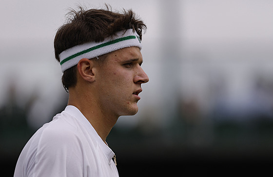 Jakub Meník ve tetím kole Wimbledonu.
