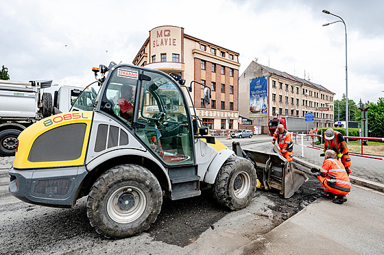 Na kiovatce u Slávie zaaly dvoutýdenní opravy prtahu I/33 pes Náchod,...