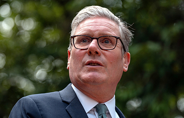Příliš krátké líbánky. Rok vlády britského premiéra Keira Starmera