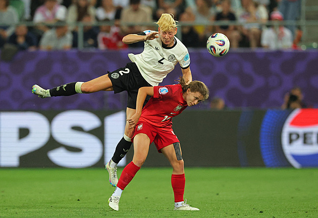 Německé fotbalistky zdolaly Polsko, ale přišly o kapitánku. Švédky porazily Dánsko