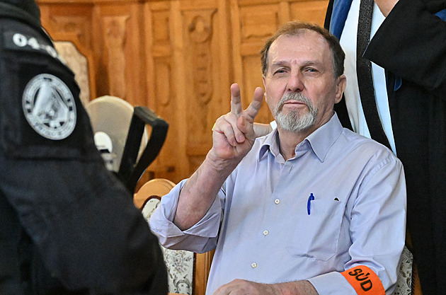 Ať žije demokracie, křičel atentátník u soudu. Fico omezoval kulturu, zdůvodnil
