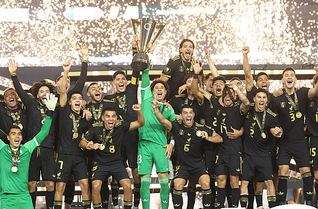 Desátý triumf ve Zlatém poháru pro Mexiko, finále s USA otočil Álvarez