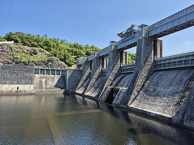 Vodní elektrárna Štěchovice funguje jako baterie. Pomáhá řešit i přebytky ze solárů