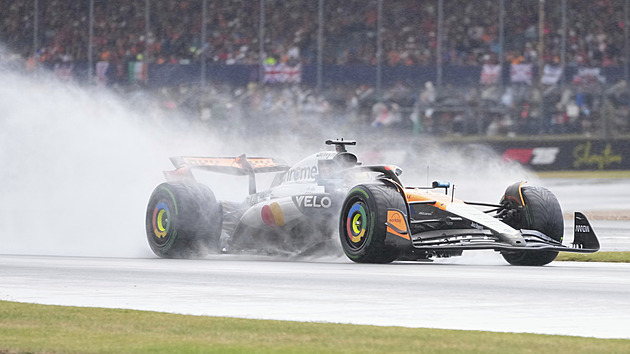 Asi zakázali brzdit za safety car, čertil se Piastri. Prudký manévr ho připravil o výhru