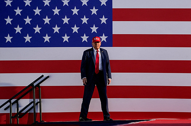Arogance, vydírání, kdy zas obrátí? Čeští politici reagují na Trumpova cla vůči EU