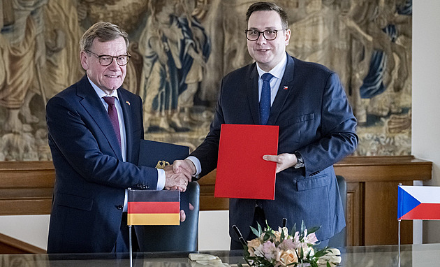 Putin zasypává Ukrajinu raketami, o mír nemá zájem, řekl v Praze německý ministr