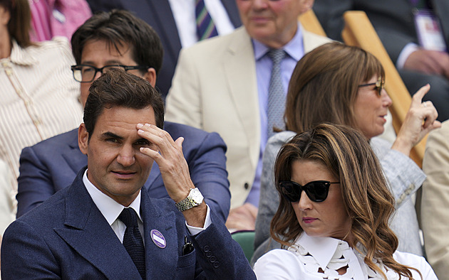 Král Roger zpátky ve Wimbledonu. Hráče znejistil i pobavil, pak sledoval kruté slzy