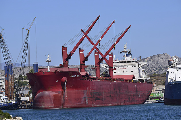 Húsíové hlásí potopení lodi v Rudém moři. Pod palbu se dostal další tanker