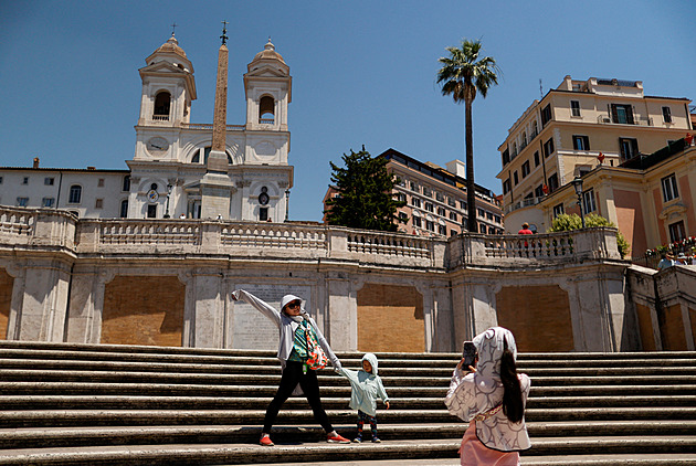 Srdečné pozdravy z Říma. Věčné město už není centrum politiky ani kultury, ale stáváme se v něm národem turistů