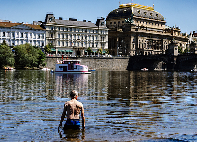 Tropickou výheň dnes přeruší silné bouřky. Zasáhnou zřejmě jen část Česka