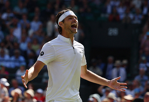 Fritz prvním semifinalistou Wimbledonu, po boji ho napodobila i Sabalenková