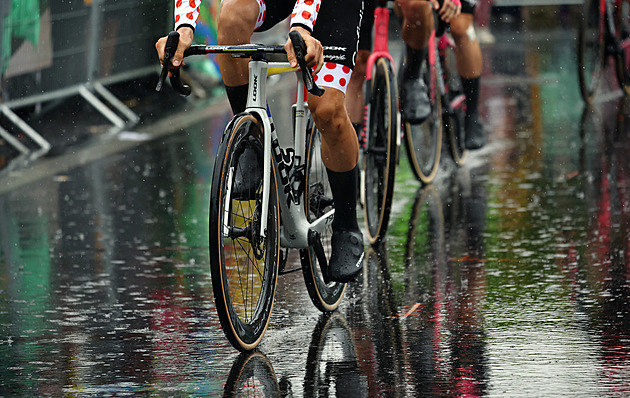 Vylomené dveře, ukradená kola za statisíce. Cofidis na Tour navštívili zloději