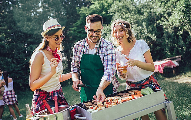 Nebojte se to rozpálit. Recepty a tipy na grilovací sezonu podle foodblogerů