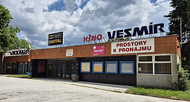 Souasná podoba objektu bývalého kina Vesmír v centru Orlové. eká ho demolice....