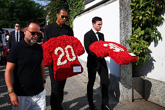 Jotův pohřeb v Portugalsku: dorazili spoluhráči z Liverpoolu i národního týmu