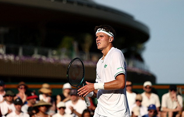 Wimbledon ONLINE: Menšík ve druhém kole vede, nastoupí také Macháč a Krejčíková