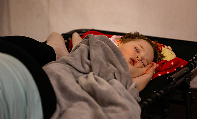 Sedm set dronů a 13 raket. Brutální ruský úder proti Ukrajině zvedl i polské stíhačky