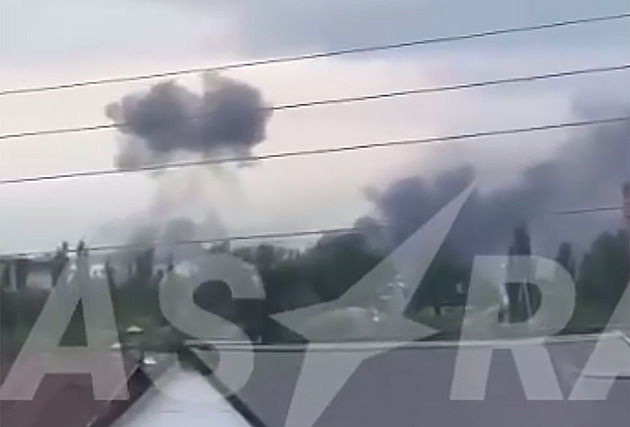 Na ženu v Rusku spadly trosky dronu, Moskva zasáhla obytný dům v Oděse