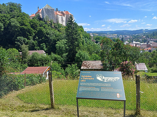 Ve Vimperku je celkem 22 nových infopanel. Nechybí vyhlídka na zámek, kde...