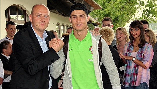 Spal tu Ronaldo! A teď i fotbalisté Teplic, ale o jeho pokoj se nehádají. Proč?