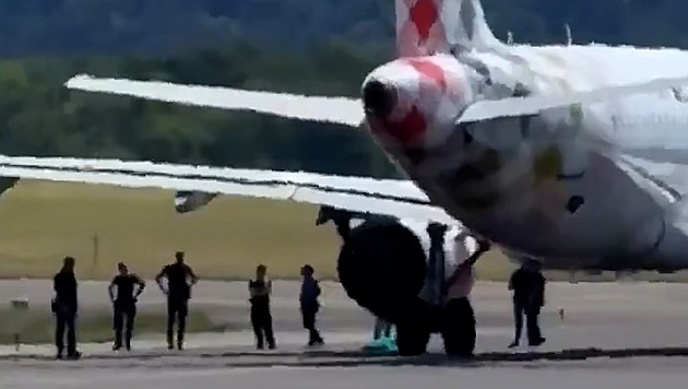 V Itálii motor letadla nasál člověka. Kvůli tragédii zrušili i spoj do Prahy