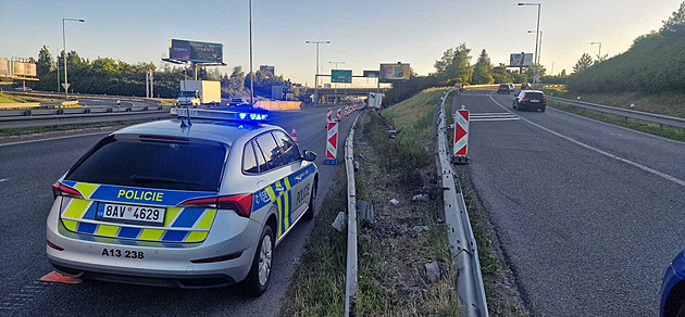 Nehoda čtyř aut uzavřela dálnici D10 u Mladé Boleslavi. Doprava byla odkloněná