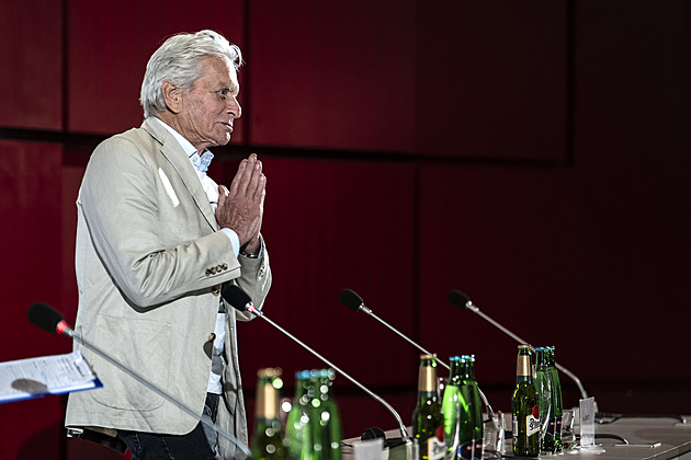 Forman říkával, že to s námi už půjde jen z kopce. A nešlo, vzpomínal Michael Douglas