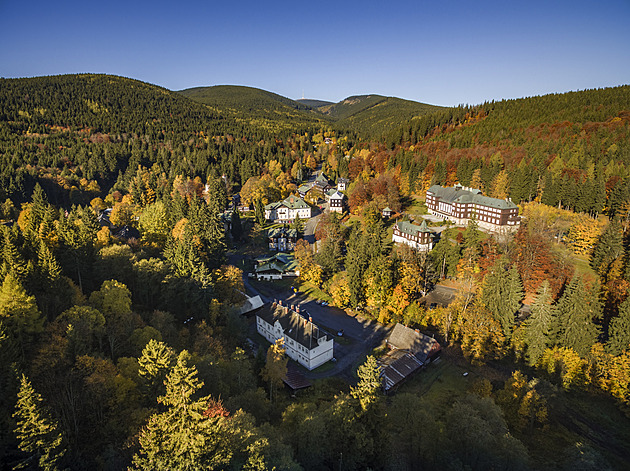 Policie obvinila manažerku lázní, v Karlově Studánce prověřují další výběrová řízení