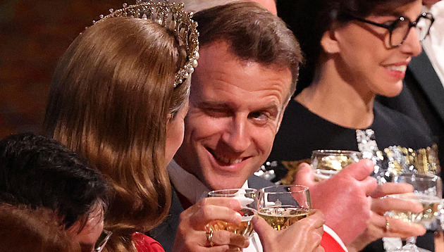 Macron laškoval s Kate. Princezna si vzala po dvou letech opět tiáru