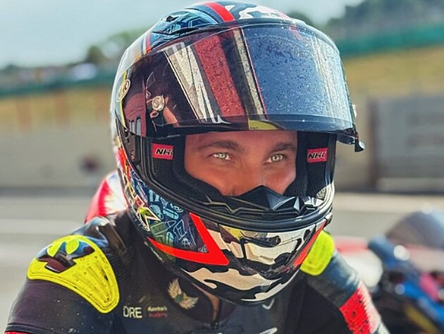 I est let po skonen kariry jezd Karel Abraham pravideln na motorce,...