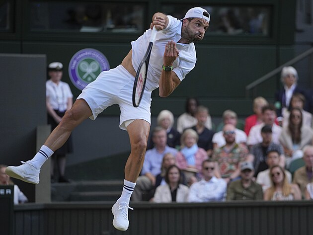 Grigor Dimitrov servruje v osmifinle Wimbledonu.
