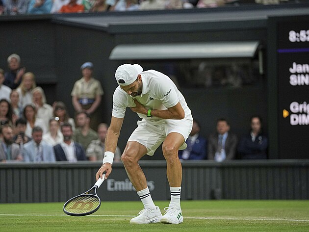 Grigor Dimitrov se zranil pi podn v osmifinle Wimbledonu.