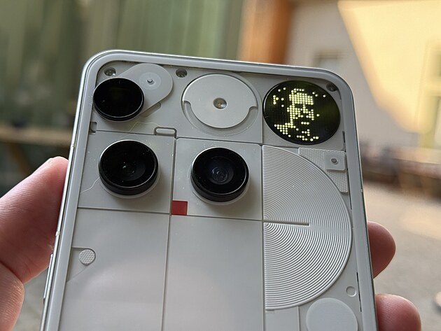 Nothing Phone (3) a Poco F7