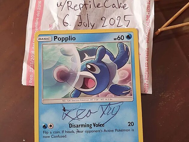 Pape Lev XIV. a jeho podpis na sbratelsk kart Pokmon TCG