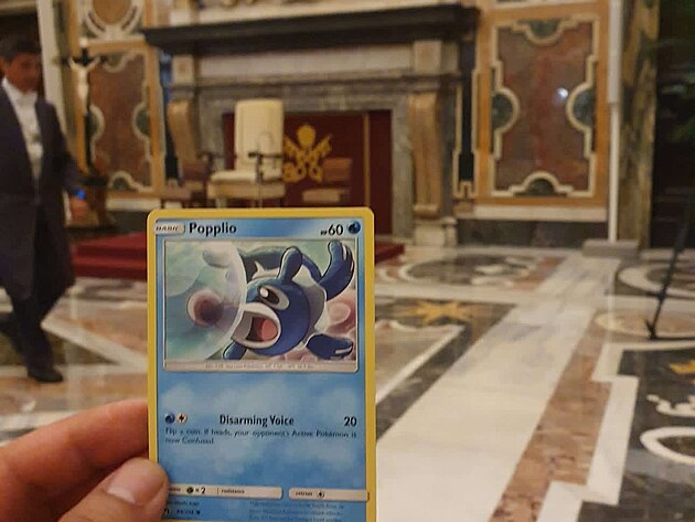 Pape Lev XIV. a jeho podpis na sbratelsk kart Pokmon TCG